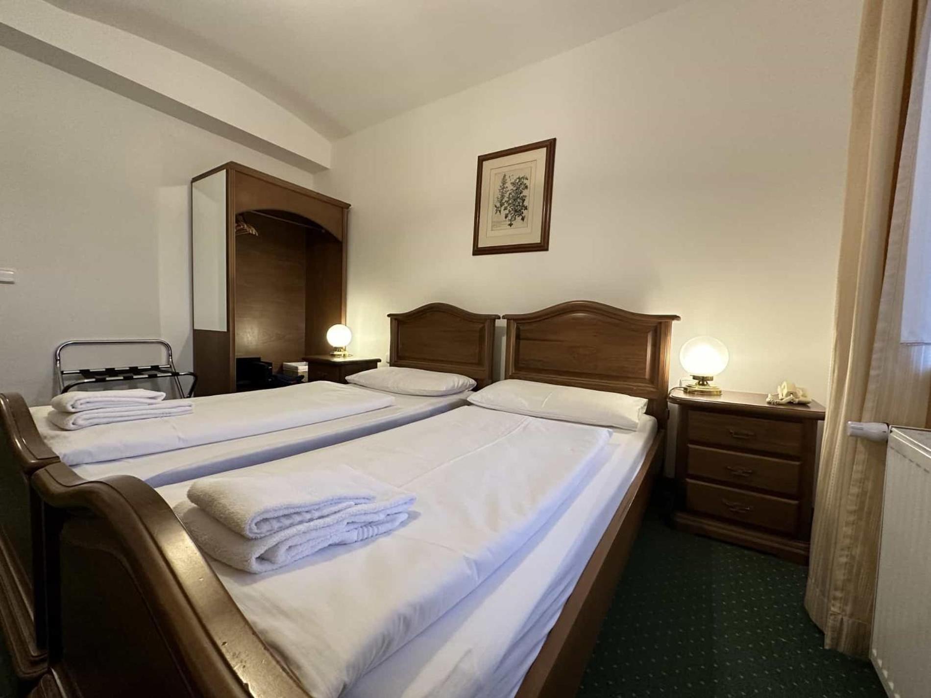 Hotel U Zamecku Cihelny 卡罗维发利 外观 照片