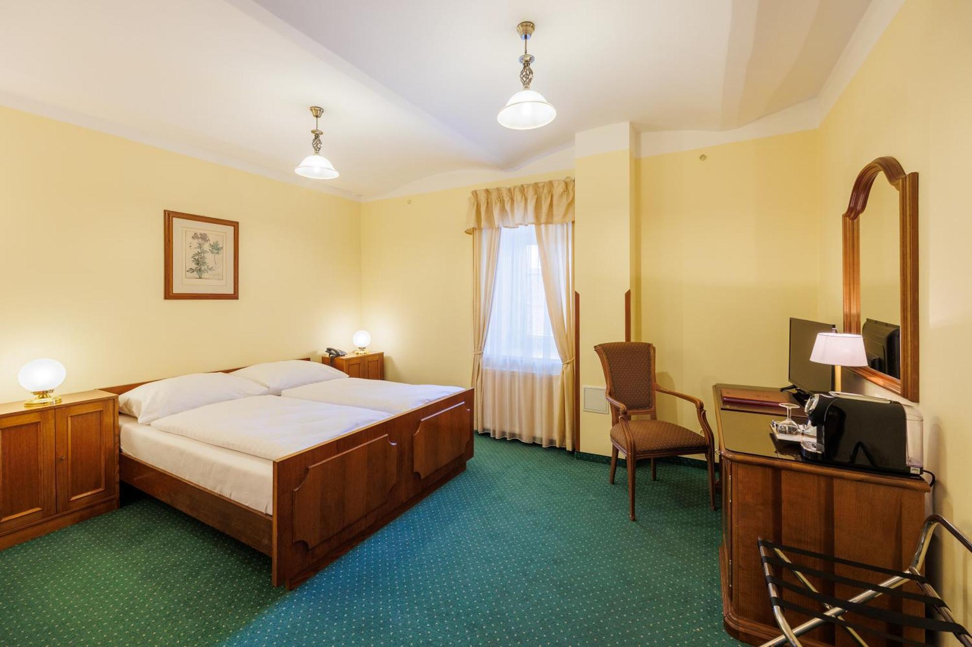 Hotel U Zamecku Cihelny 卡罗维发利 外观 照片