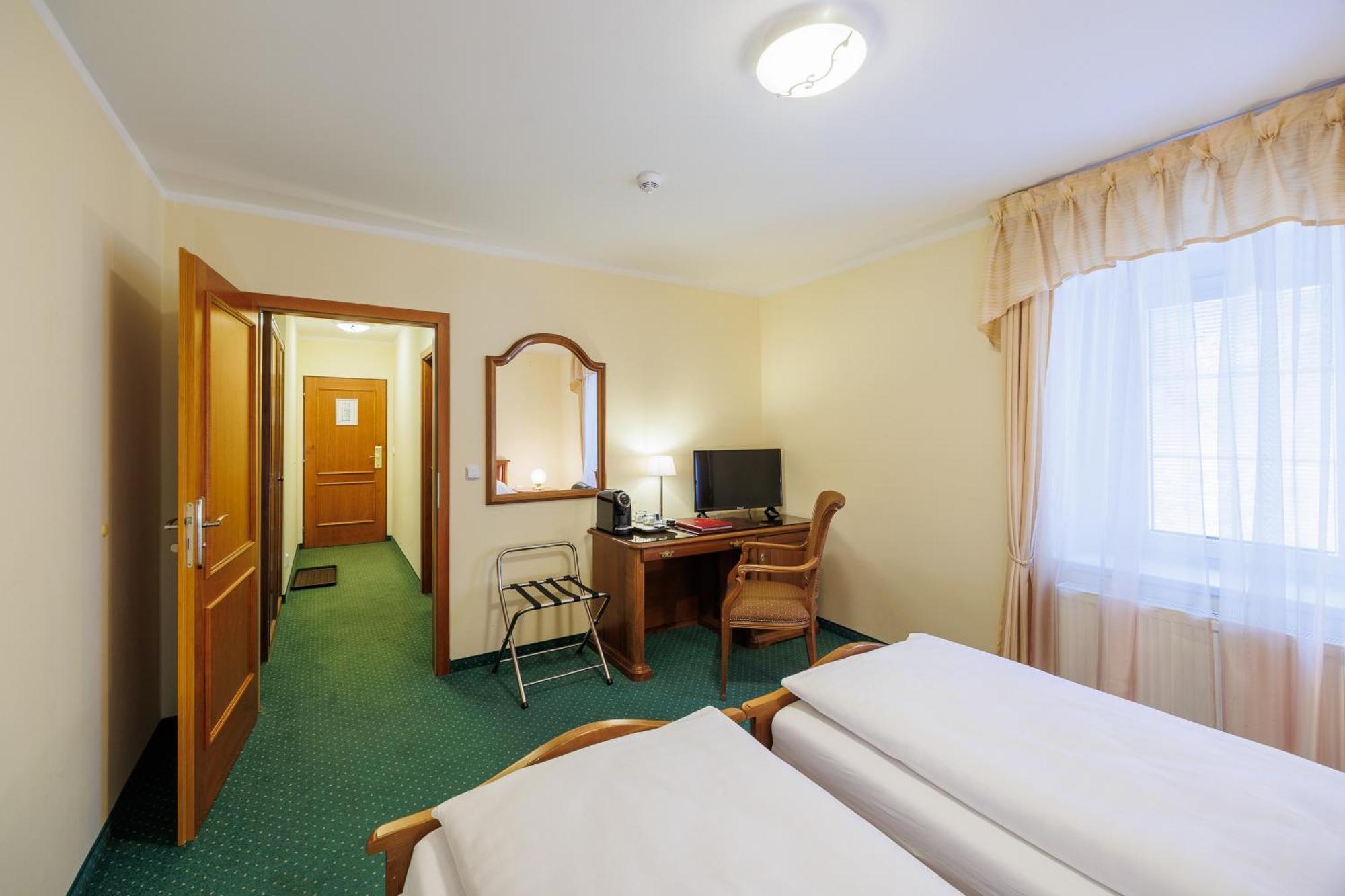 Hotel U Zamecku Cihelny 卡罗维发利 外观 照片